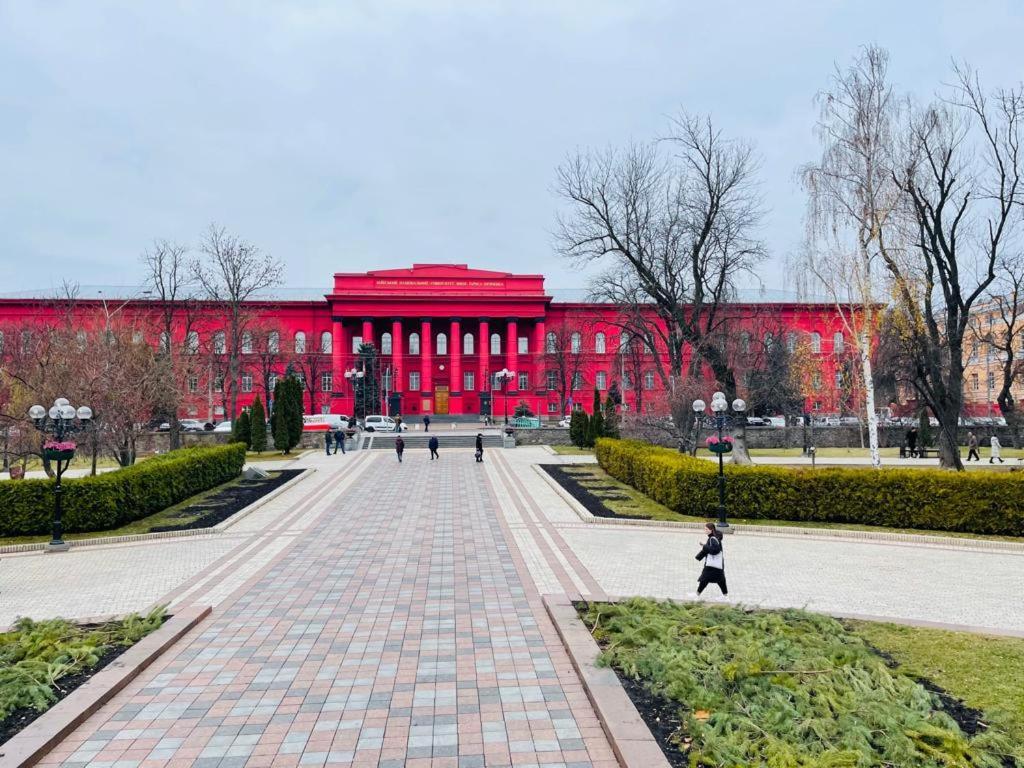 Amazing Tara'S Shevchenko Square Apartment Киев Екстериор снимка