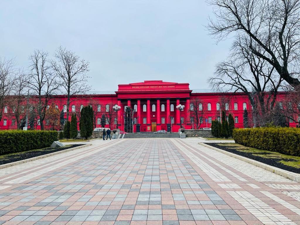 Amazing Tara'S Shevchenko Square Apartment Киев Екстериор снимка