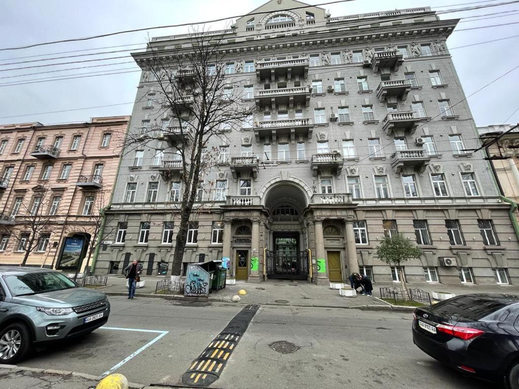 Amazing Tara'S Shevchenko Square Apartment Киев Екстериор снимка