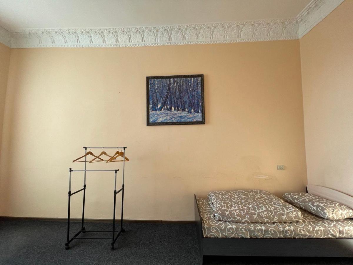 Amazing Tara'S Shevchenko Square Apartment Киев Екстериор снимка