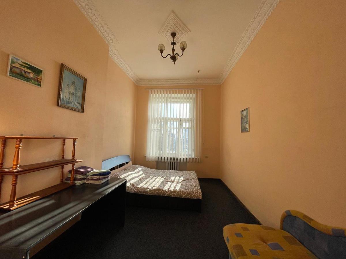 Amazing Tara'S Shevchenko Square Apartment Киев Екстериор снимка