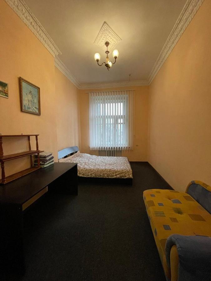 Amazing Tara'S Shevchenko Square Apartment Киев Екстериор снимка